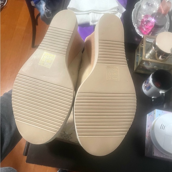 Free People Running In Wedges - Size 8 Beige Suede - NIB $108 MSRP - Picture 4 of 4